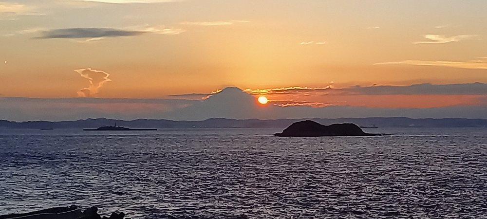 富津岬展望台から見た夕日と富士山のシルエット - 千葉 犬連れ観光