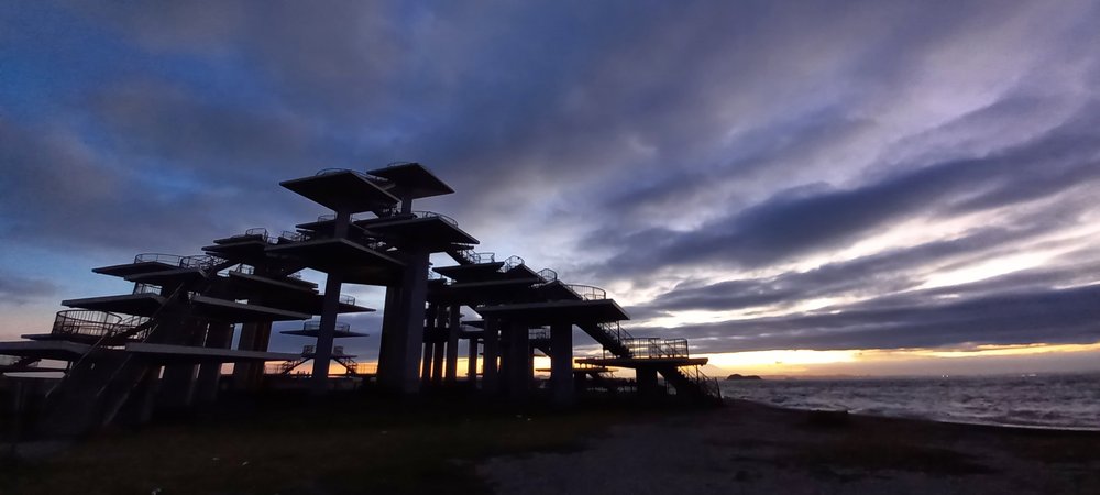 夕暮れの富津岬展望台のシルエット - 千葉県富津市