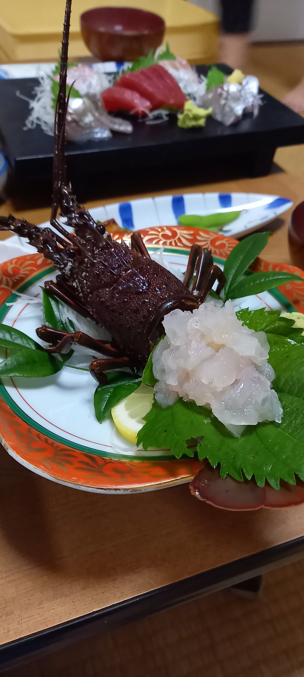 聖山荘の夕食の伊勢海老のお造り - 南房総の宿の海の幸