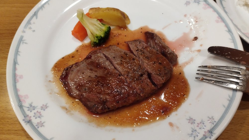 アニマーレの夕食のステーキ - 日光のペット連れ専用の宿
